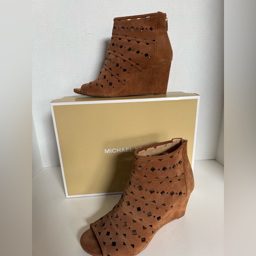 NEW Michael Kors Platform Ankle Boots Suede 10M